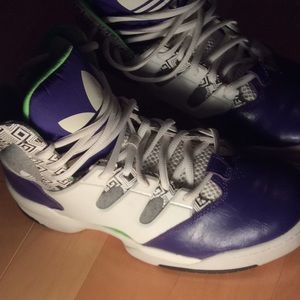 🌼🌼 purple and Lime green  high top 👞👟